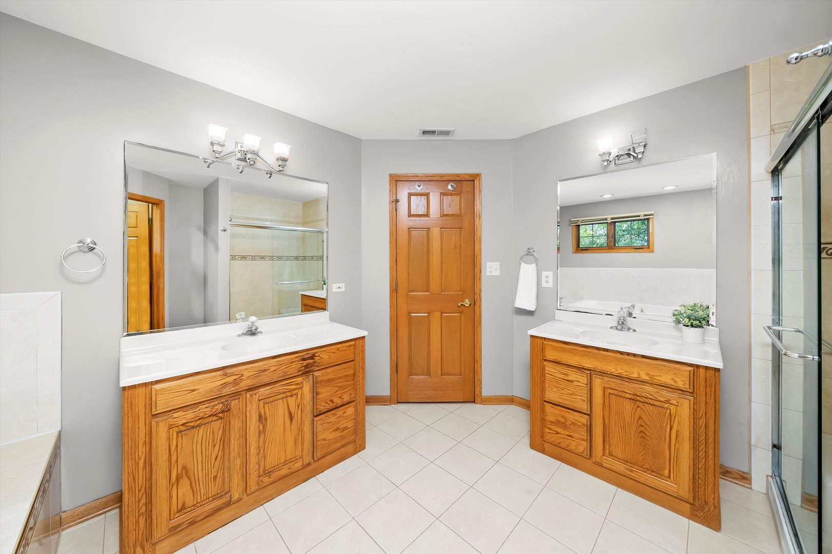 10137 S 86th Court, Palos Hills, IL 60465