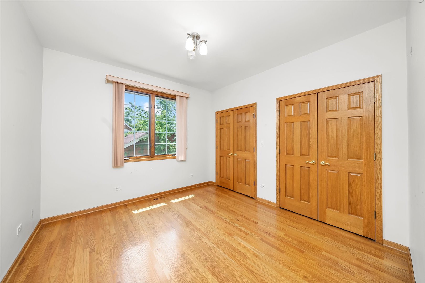 10137 S 86th Court, Palos Hills, IL 60465