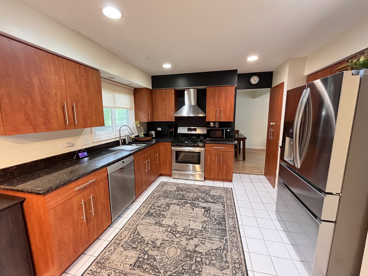 10 Chestnut Court, Buffalo Grove, IL 60089