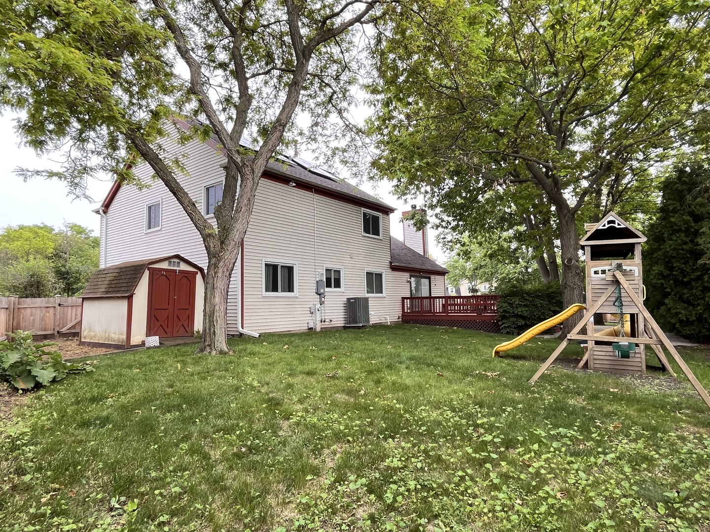 10 Chestnut Court, Buffalo Grove, IL 60089