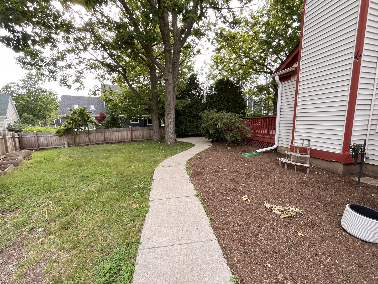 10 Chestnut Court, Buffalo Grove, IL 60089
