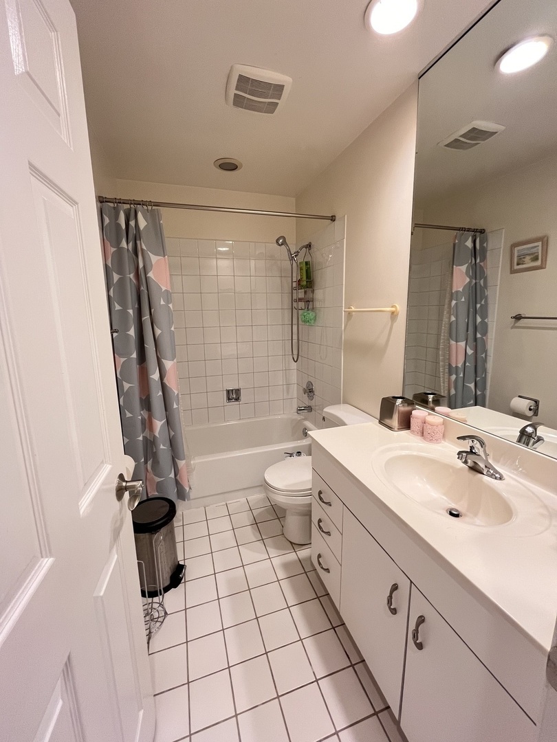 10 Chestnut Court, Buffalo Grove, IL 60089