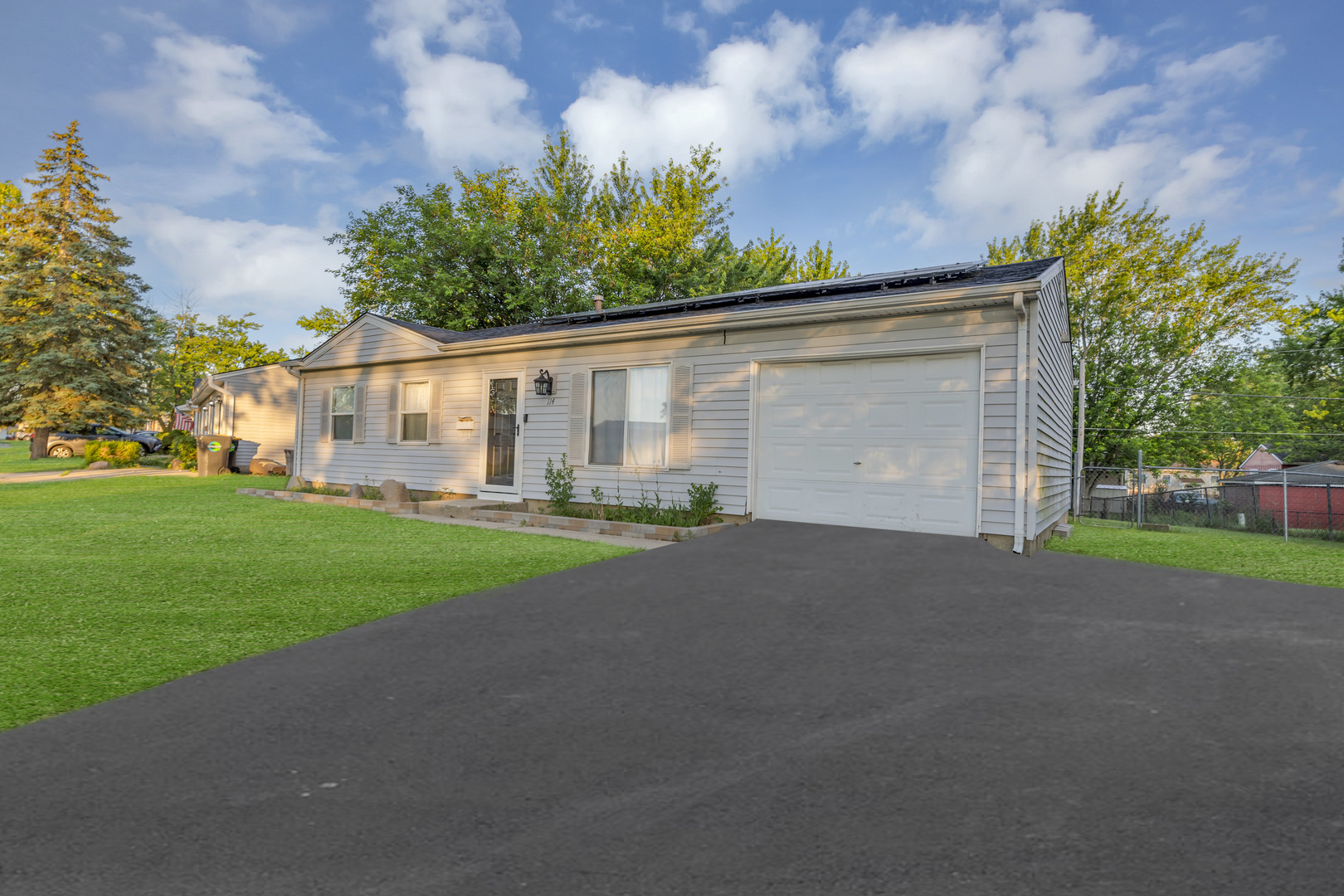 114 Ridge Circle, Streamwood, IL 60107
