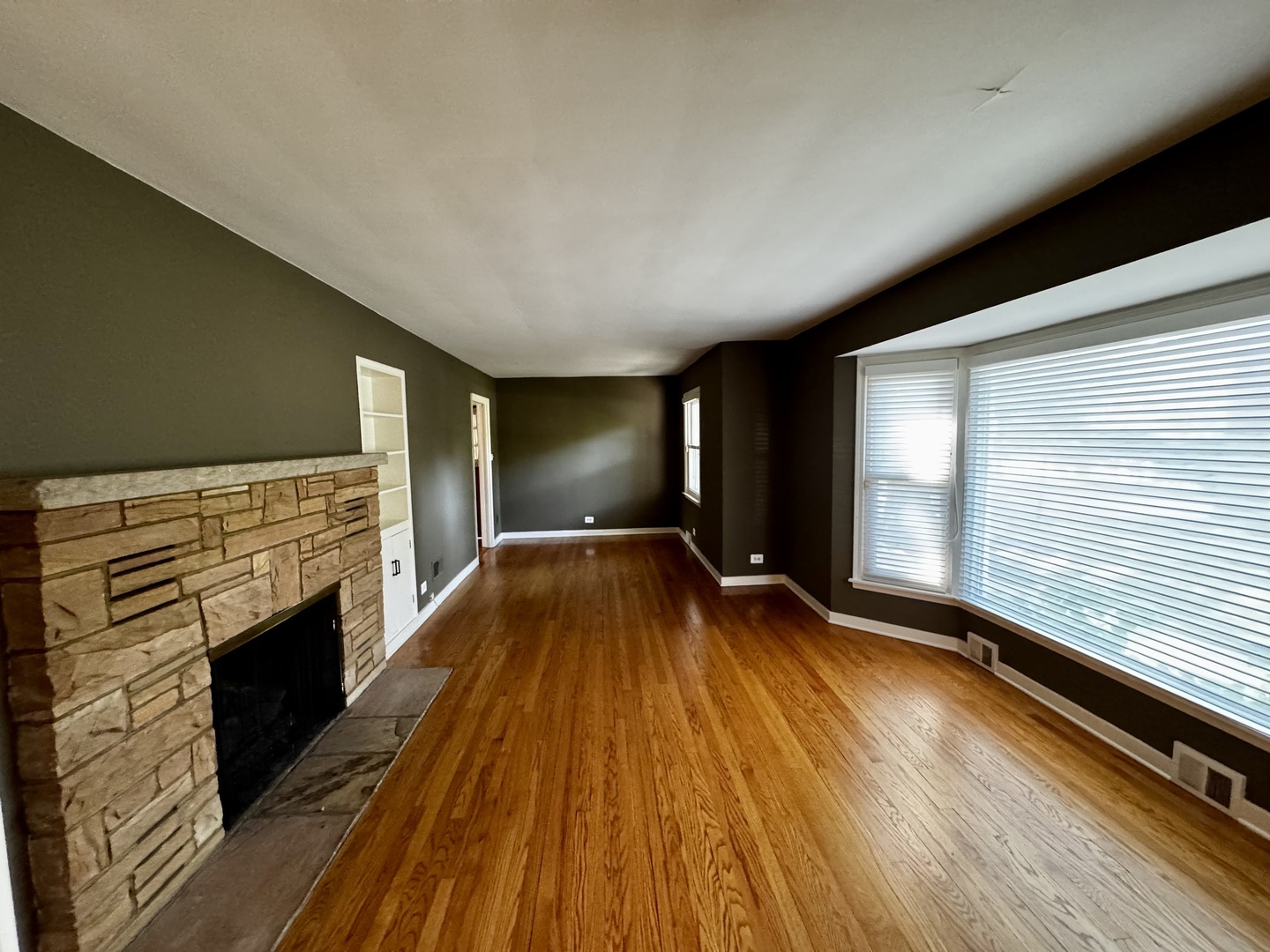 305 S Lambert Road, Glen Ellyn, IL 60137