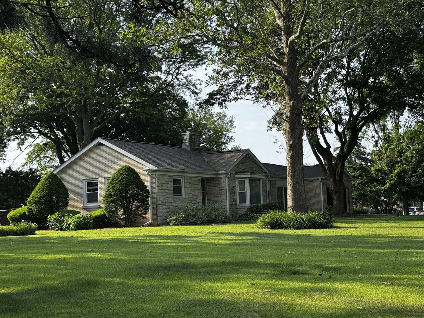 305 S Lambert Road, Glen Ellyn, IL 60137