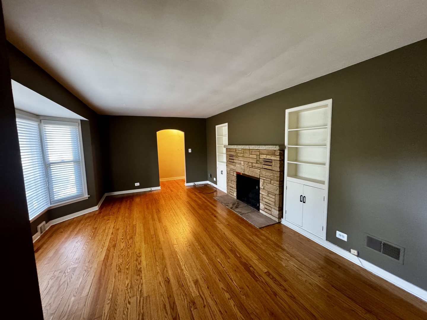 305 S Lambert Road, Glen Ellyn, IL 60137
