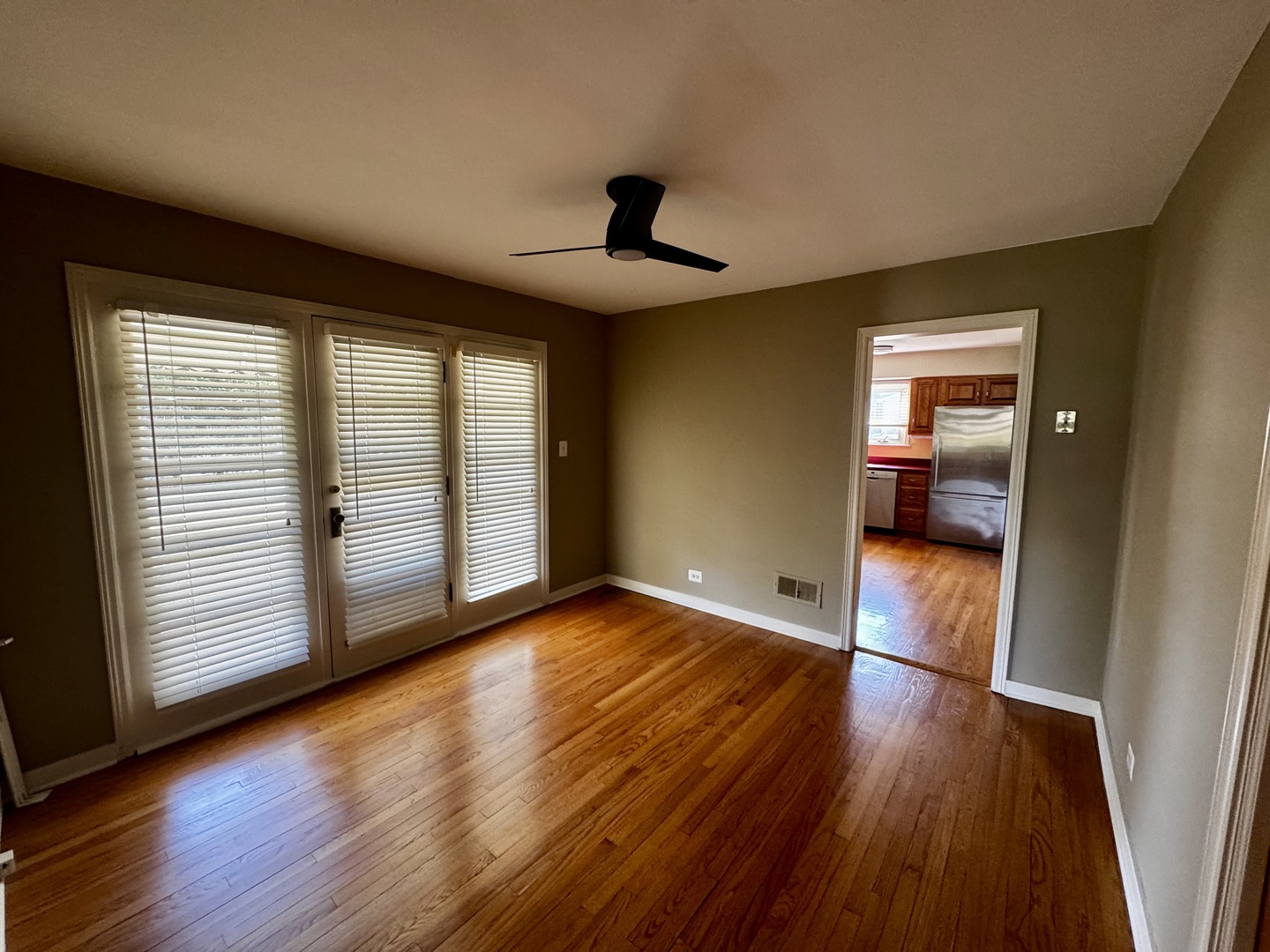 305 S Lambert Road, Glen Ellyn, IL 60137