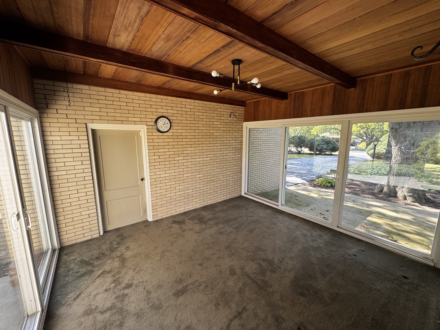 305 S Lambert Road, Glen Ellyn, IL 60137