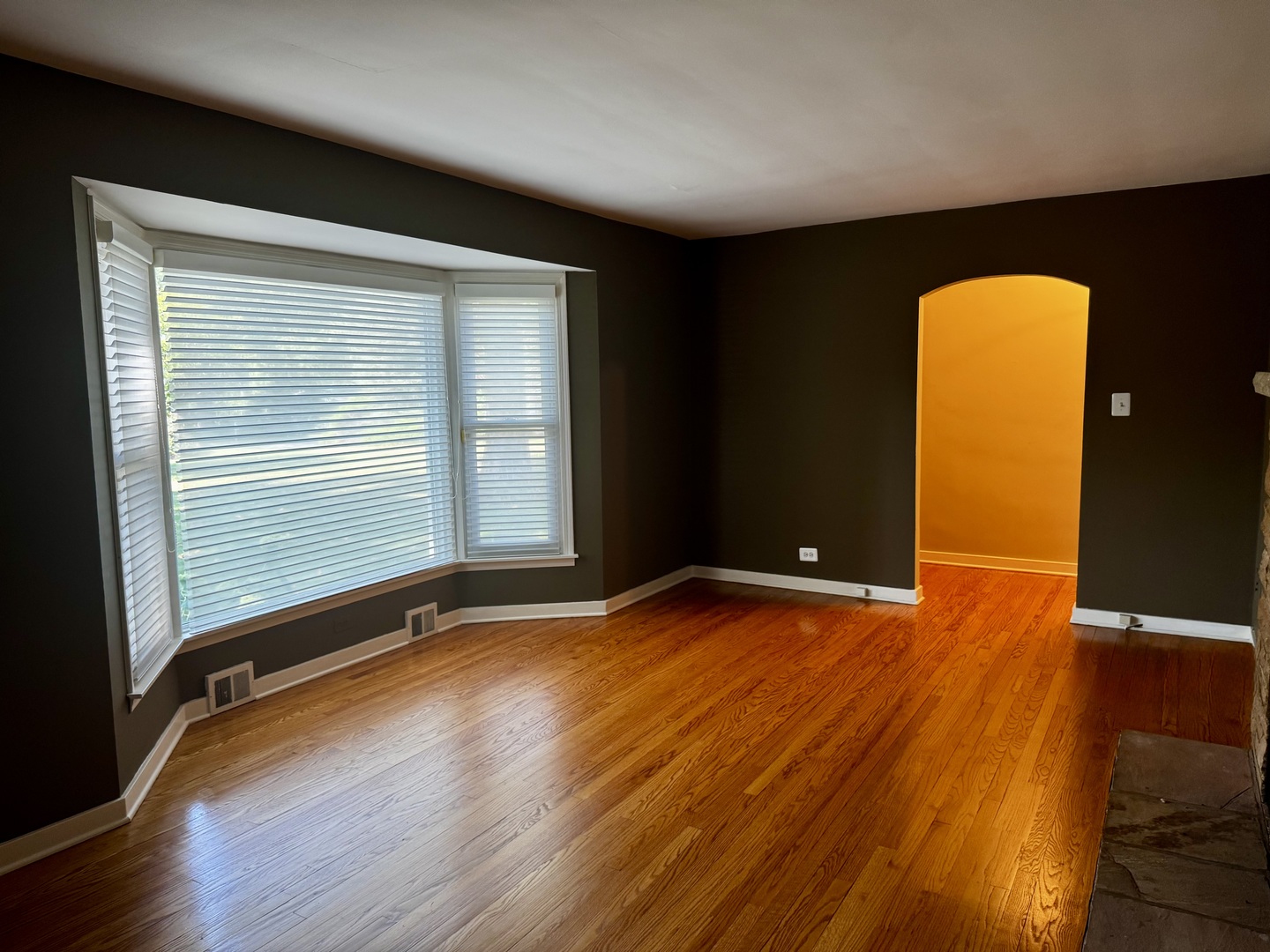 305 S Lambert Road, Glen Ellyn, IL 60137
