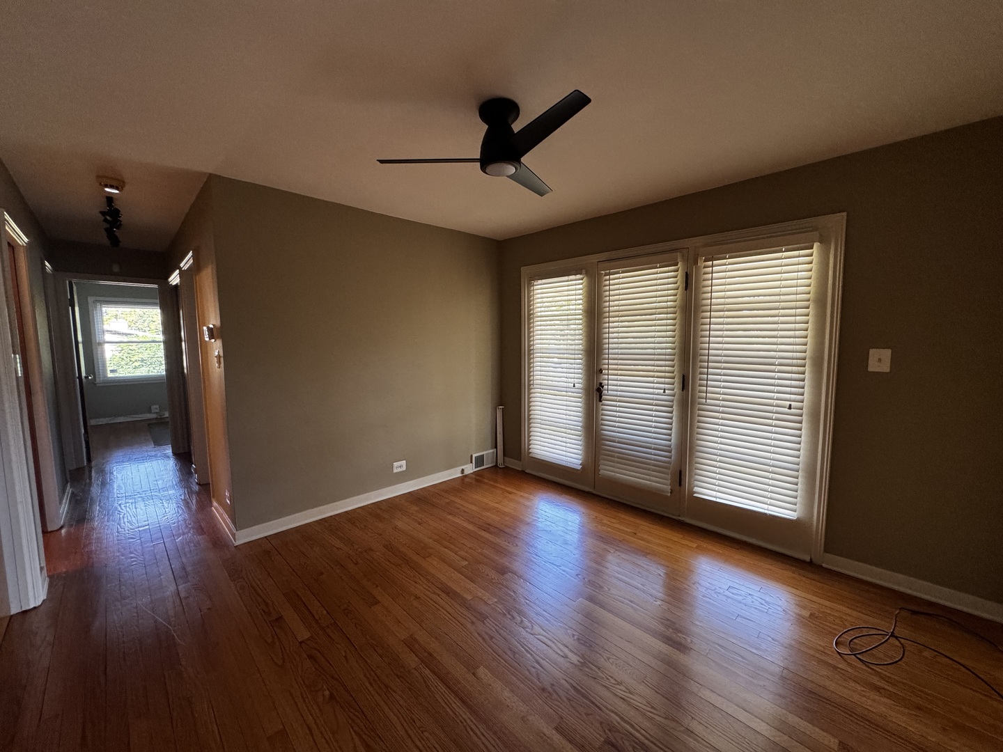 305 S Lambert Road, Glen Ellyn, IL 60137