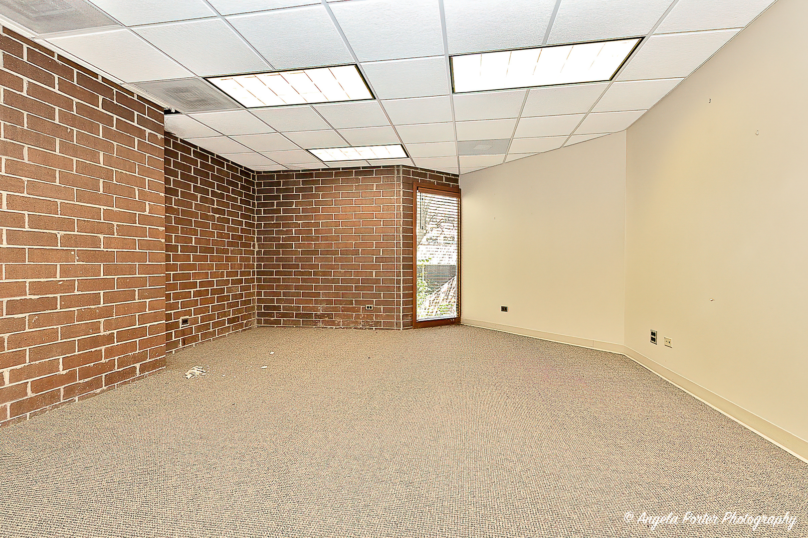 222 N County Street, Waukegan, IL 60085