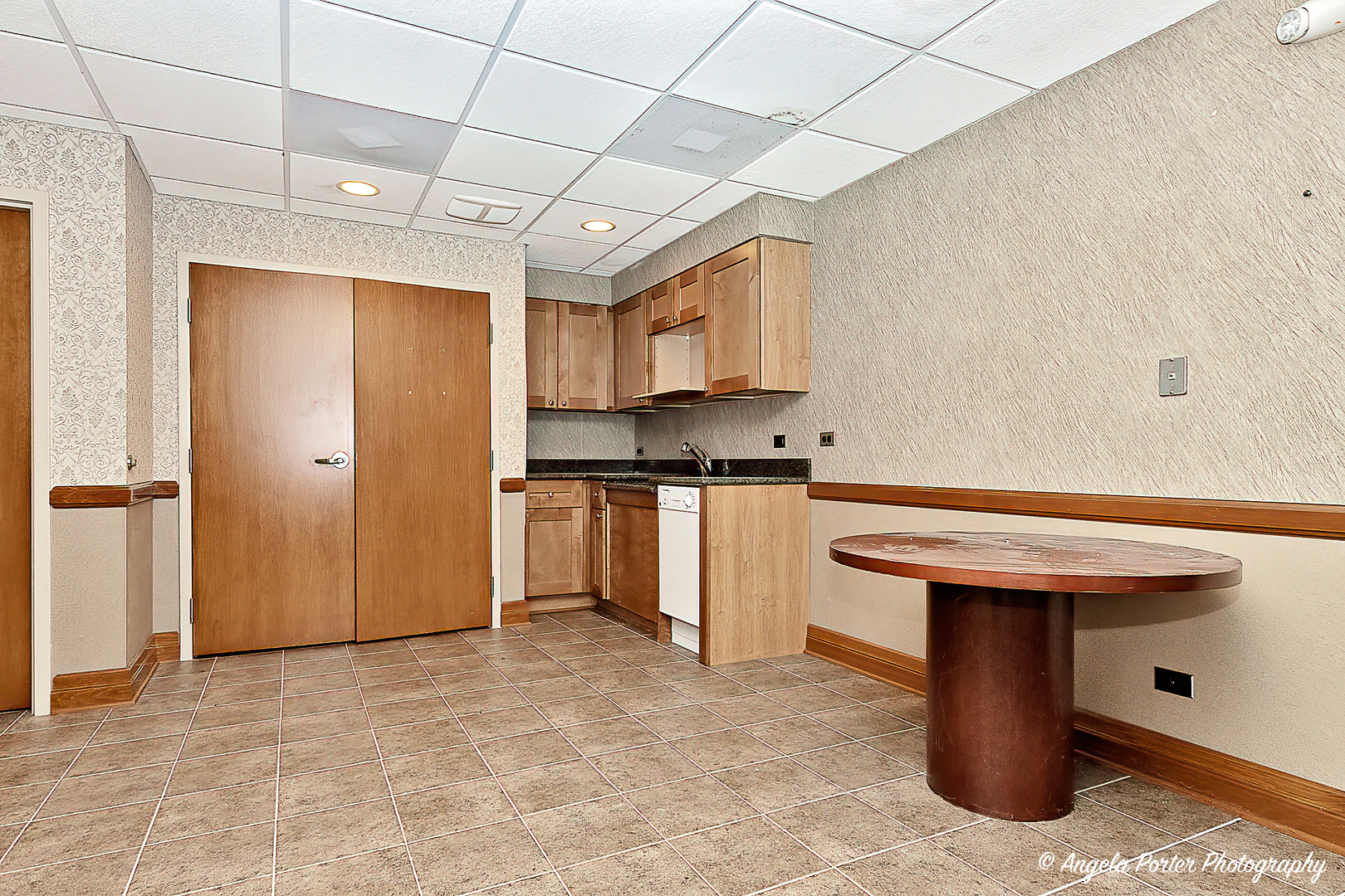 222 N County Street, Waukegan, IL 60085