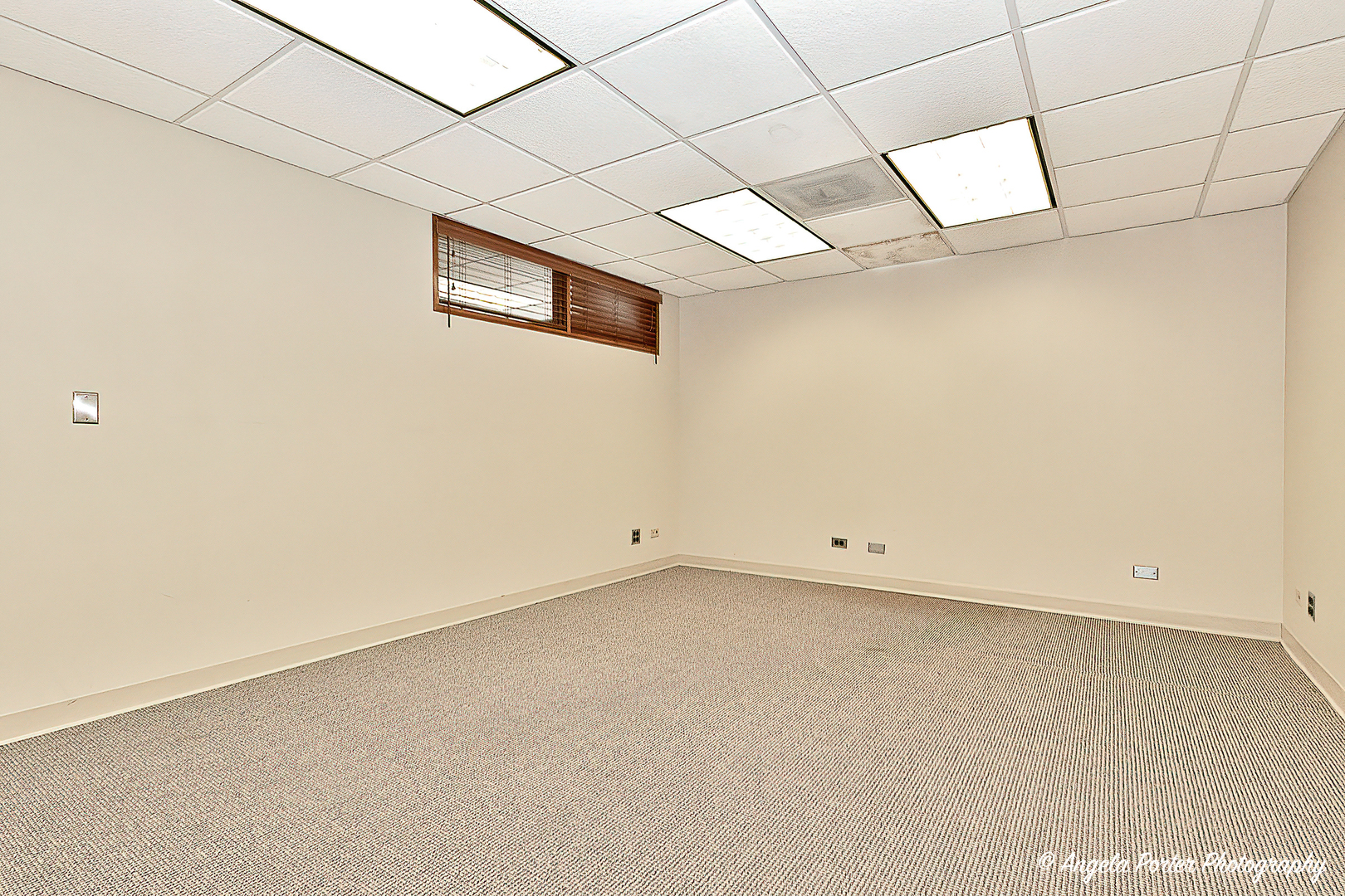 222 N County Street, Waukegan, IL 60085
