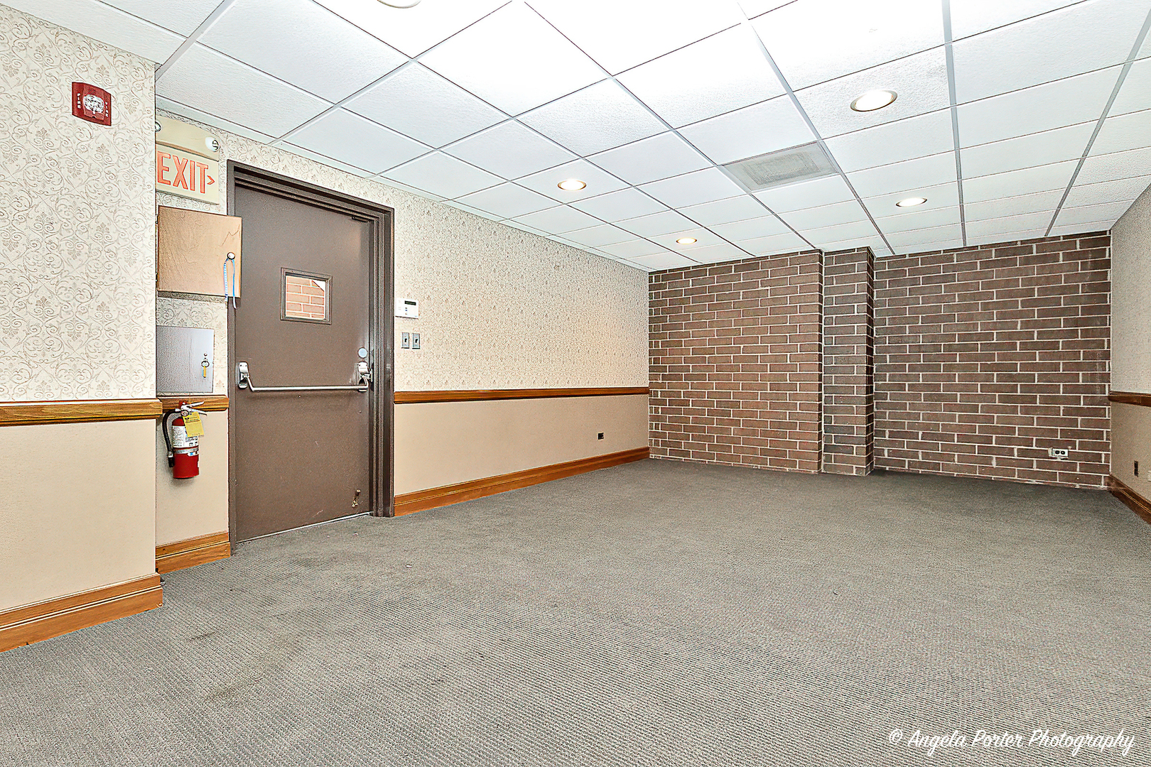 222 N County Street, Waukegan, IL 60085