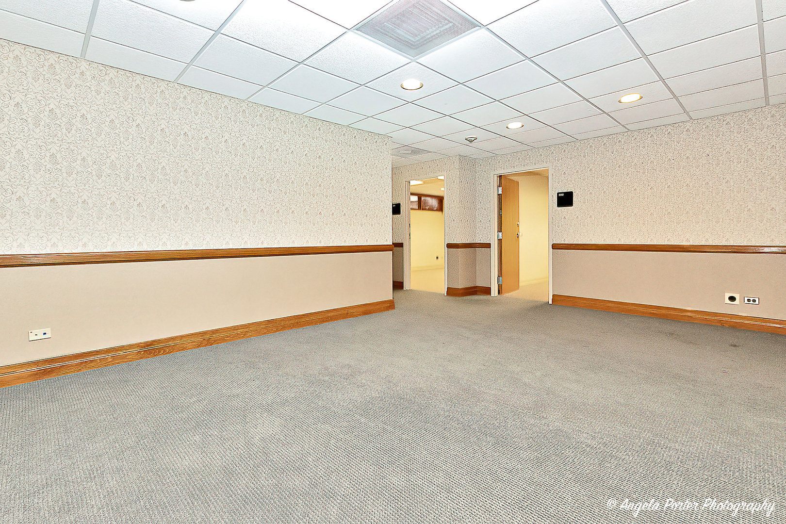 222 N County Street, Waukegan, IL 60085