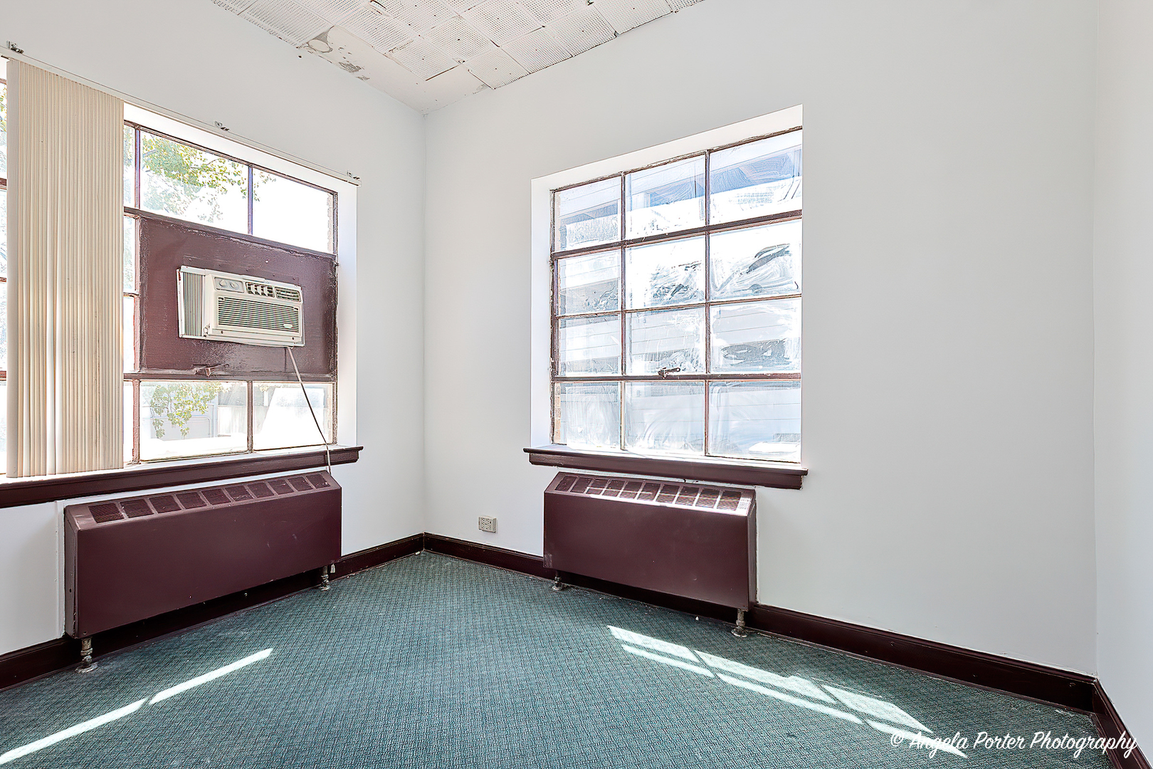 228 N GENESEE Street, Waukegan, IL 60085