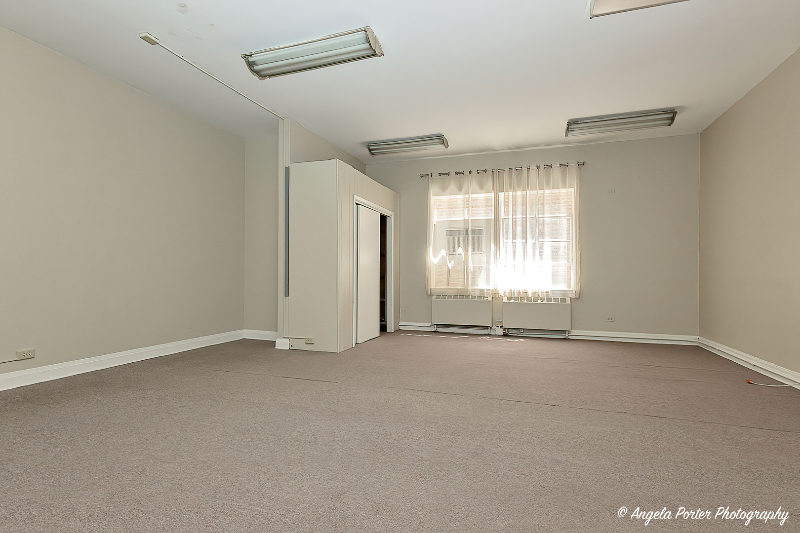 228 N GENESEE Street, Waukegan, IL 60085