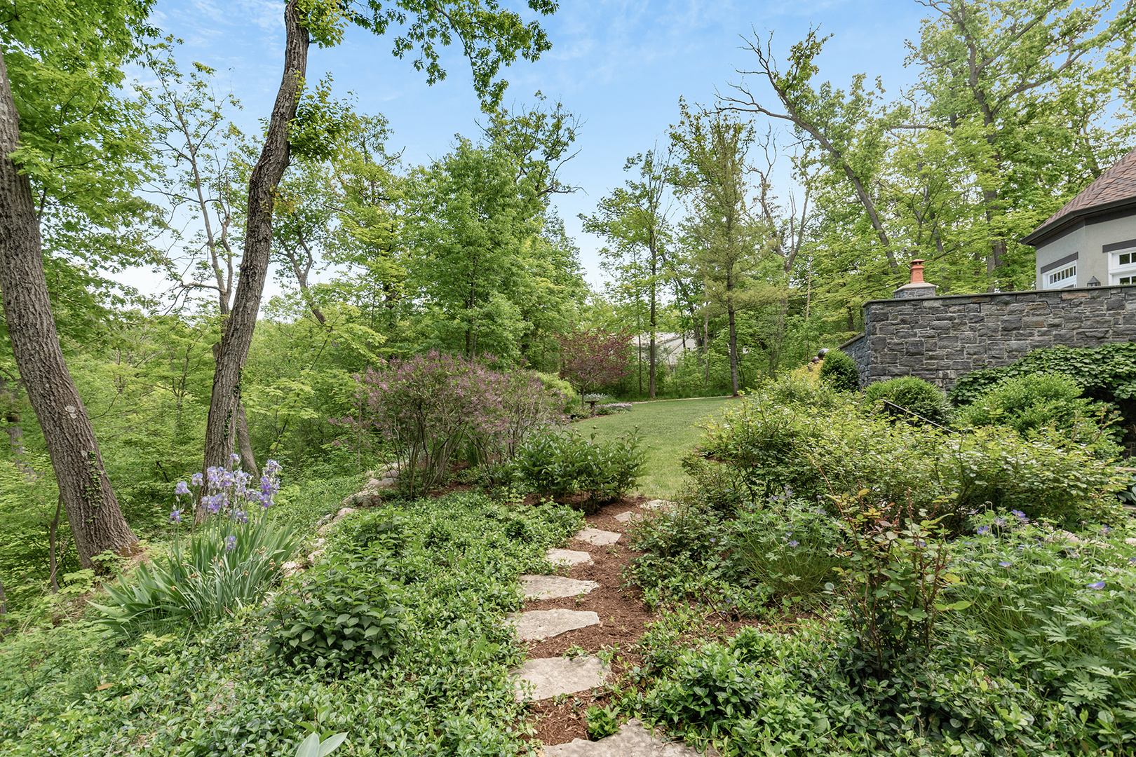145 Moffett Road, Lake Bluff, IL 60044