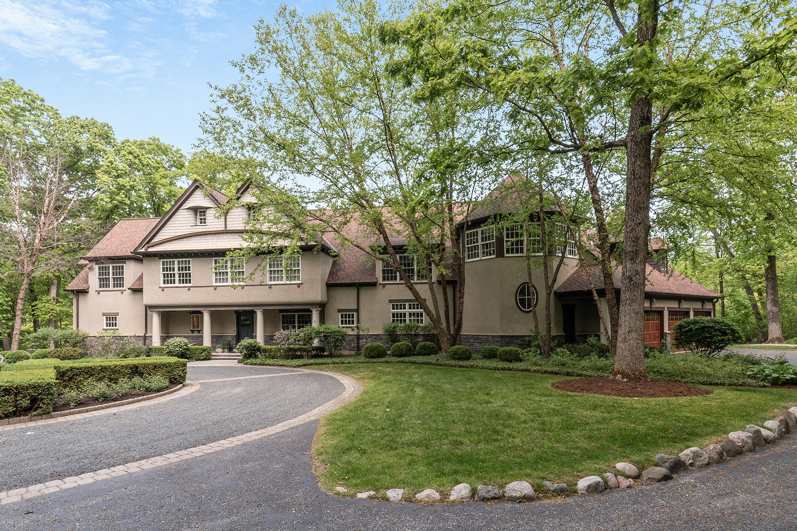145 Moffett Road, Lake Bluff, IL 60044