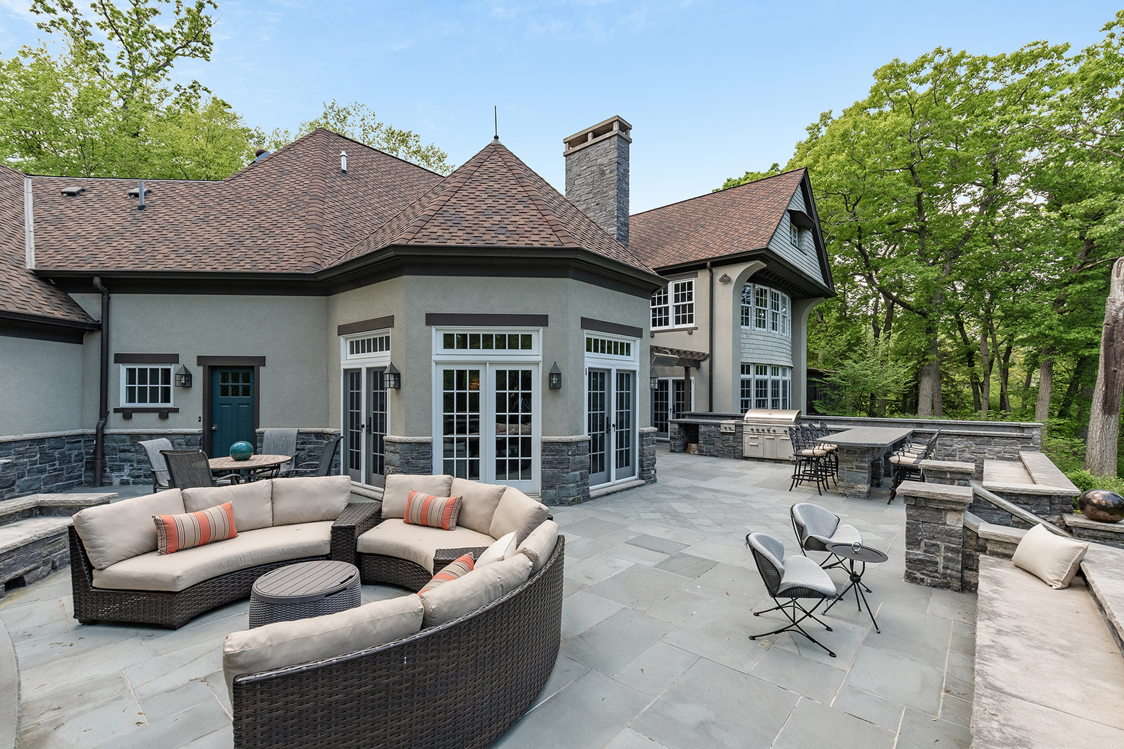 145 Moffett Road, Lake Bluff, IL 60044