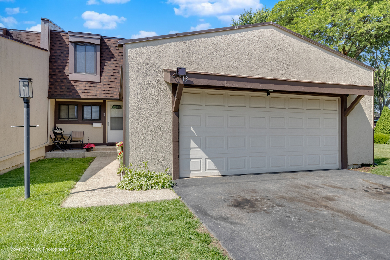 13 Sweetwood Court, Indian Head Park, IL 60525