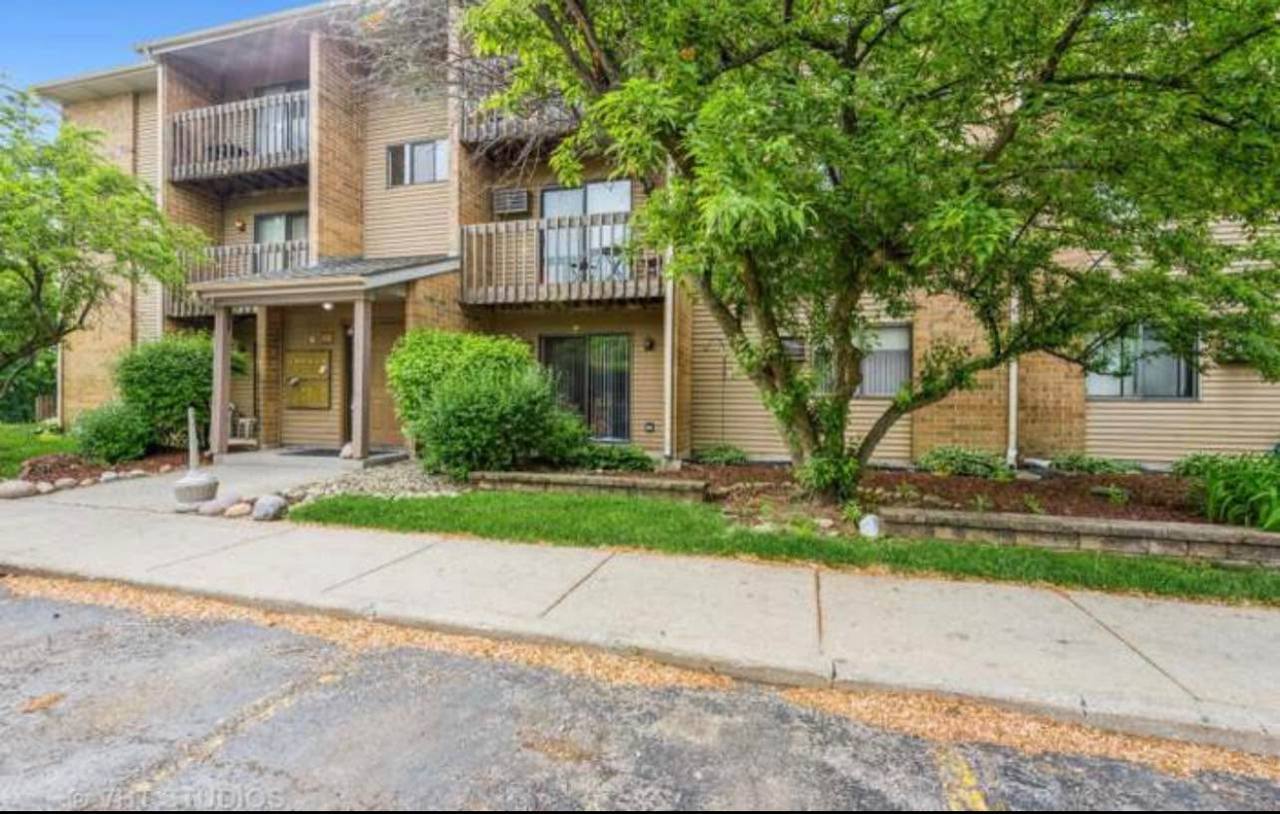 633 Virginia Road #214, Crystal Lake, IL 60014