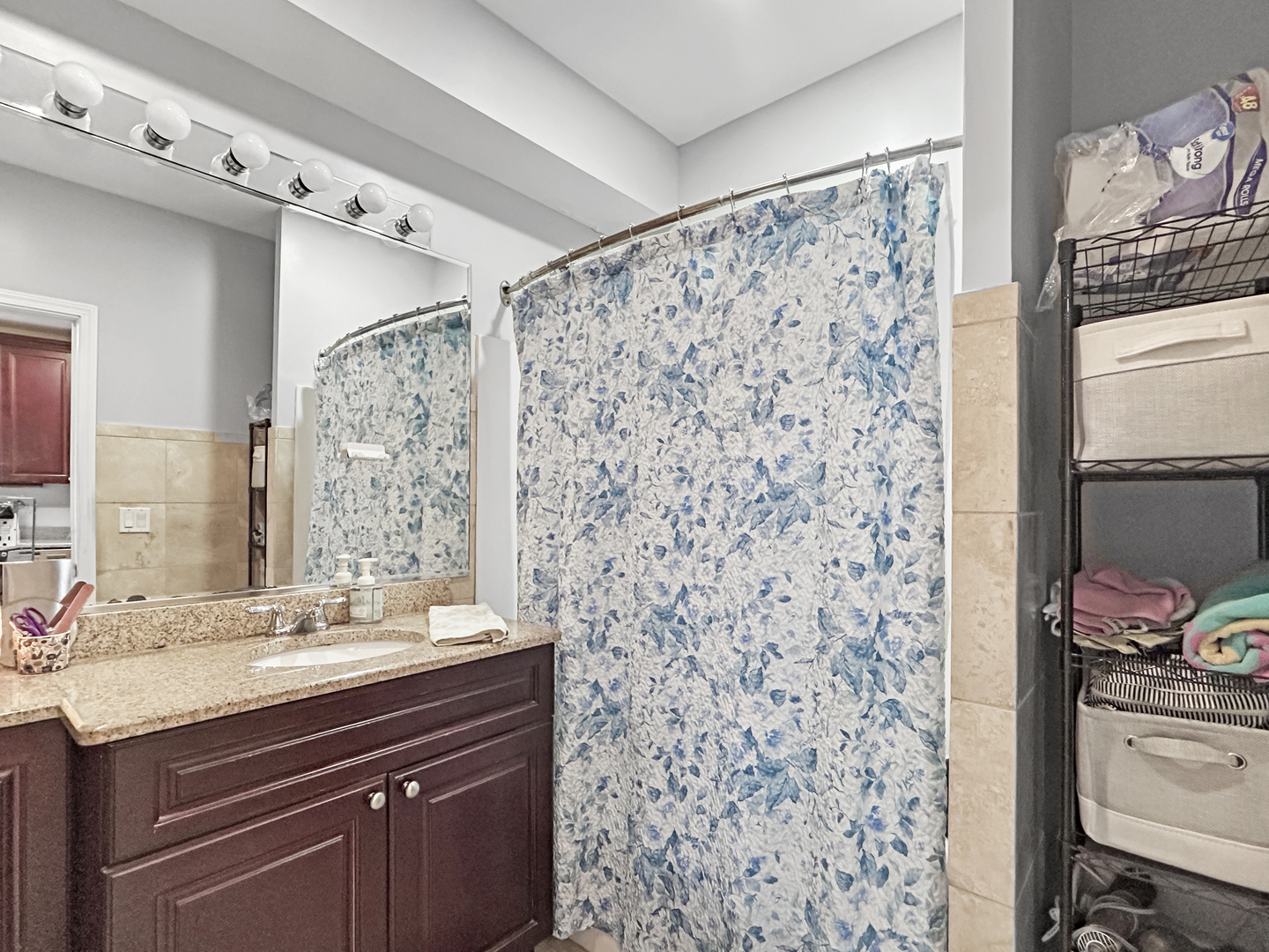 6766 N Onarga Avenue #2W, Chicago, IL 60631