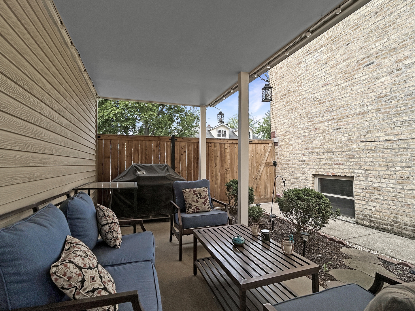 6766 N Onarga Avenue #2W, Chicago, IL 60631