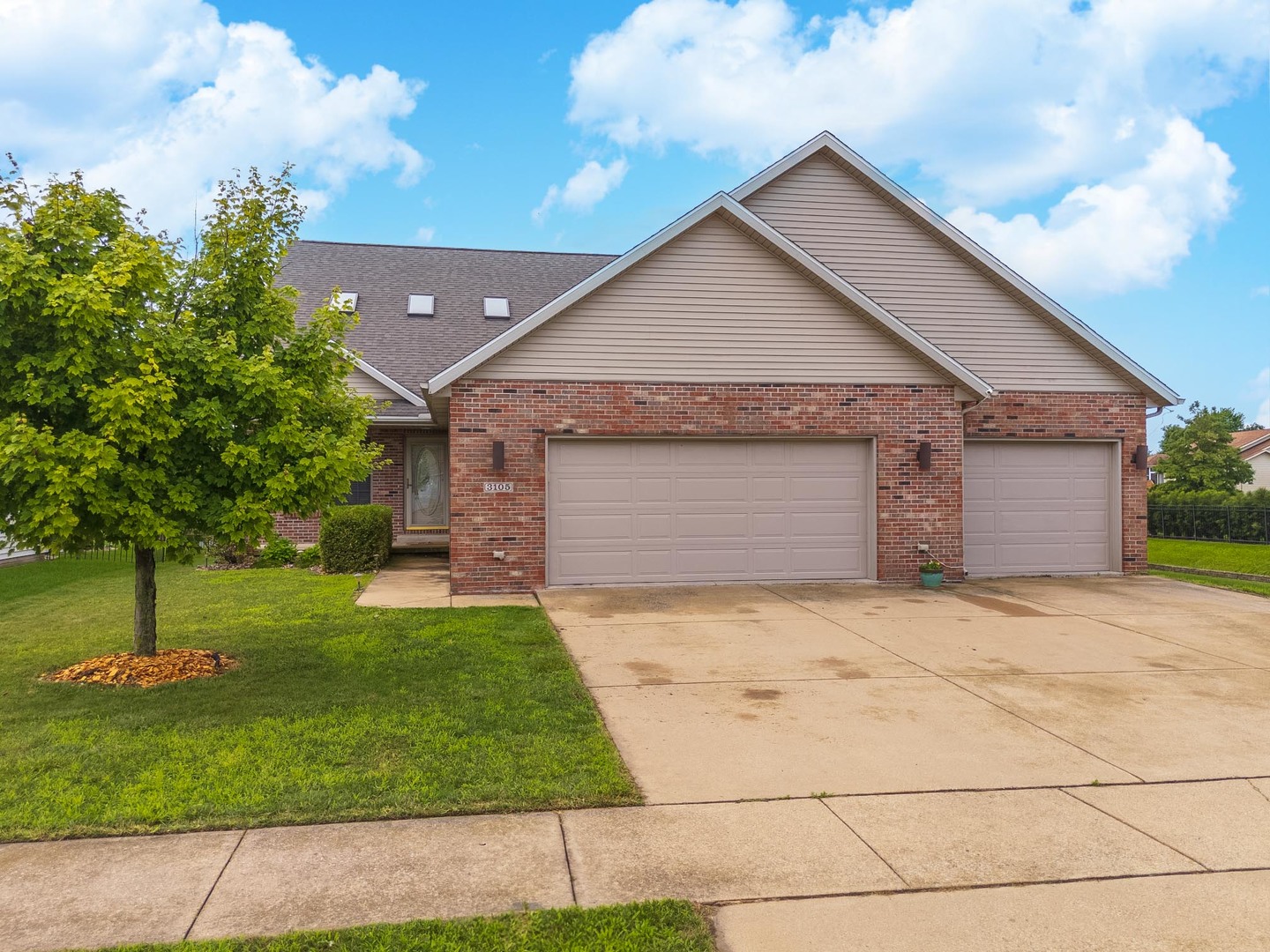 3105 Sable Oaks Road, Bloomington, IL 61704