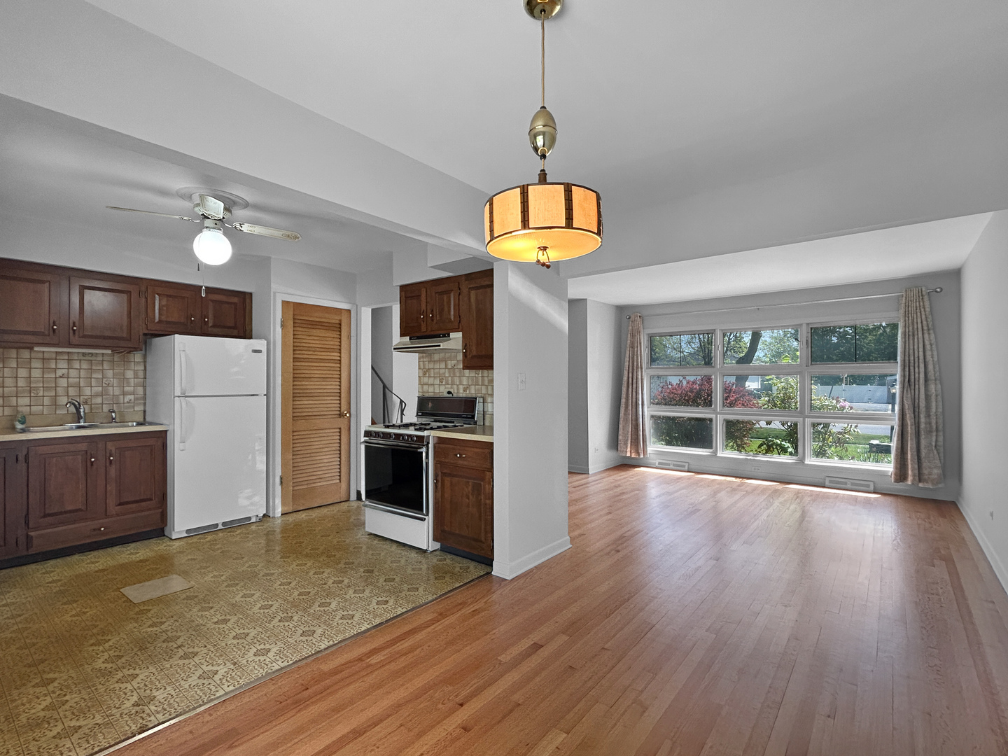 1048 Marshall Drive, Des Plaines, IL 60016