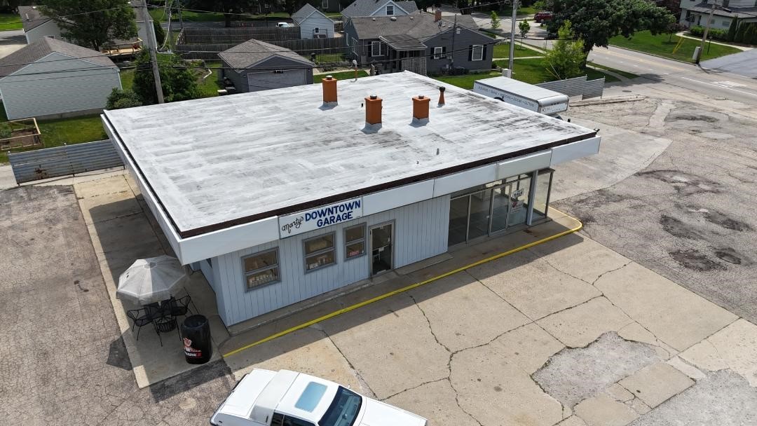 426 S Milwaukee Avenue, Libertyville, IL 60048