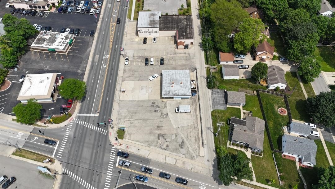 426 S Milwaukee Avenue, Libertyville, IL 60048