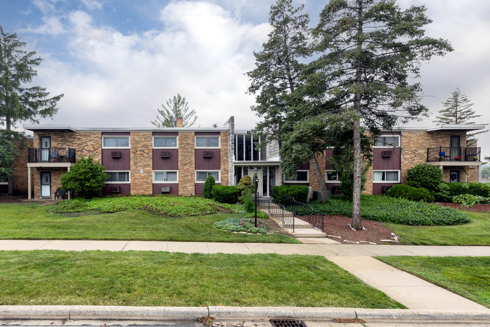 1320 Lore Lane #2-201, Lombard, IL 60148