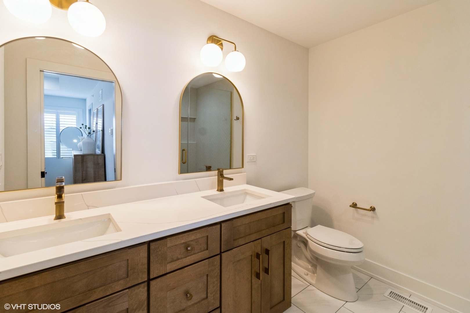 1 N Beverly Lane, Arlington Heights, IL 60004