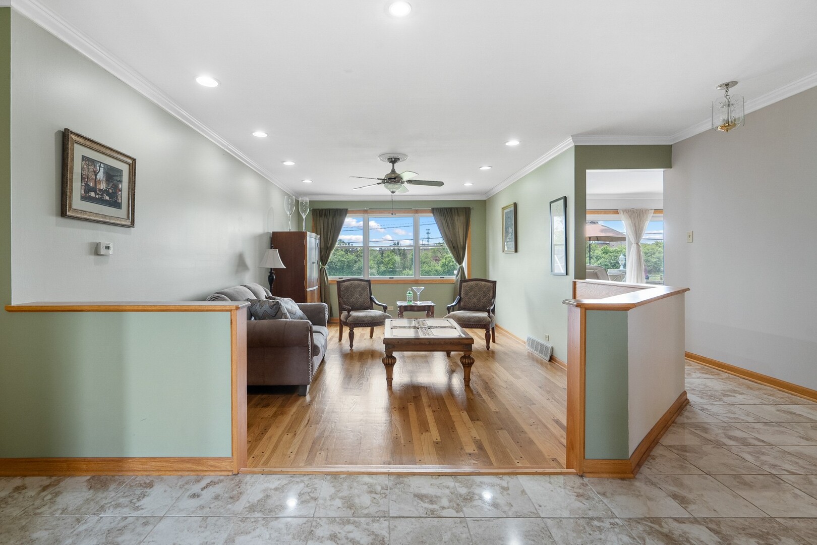 11 E Appletree Lane, Arlington Heights, IL 60004