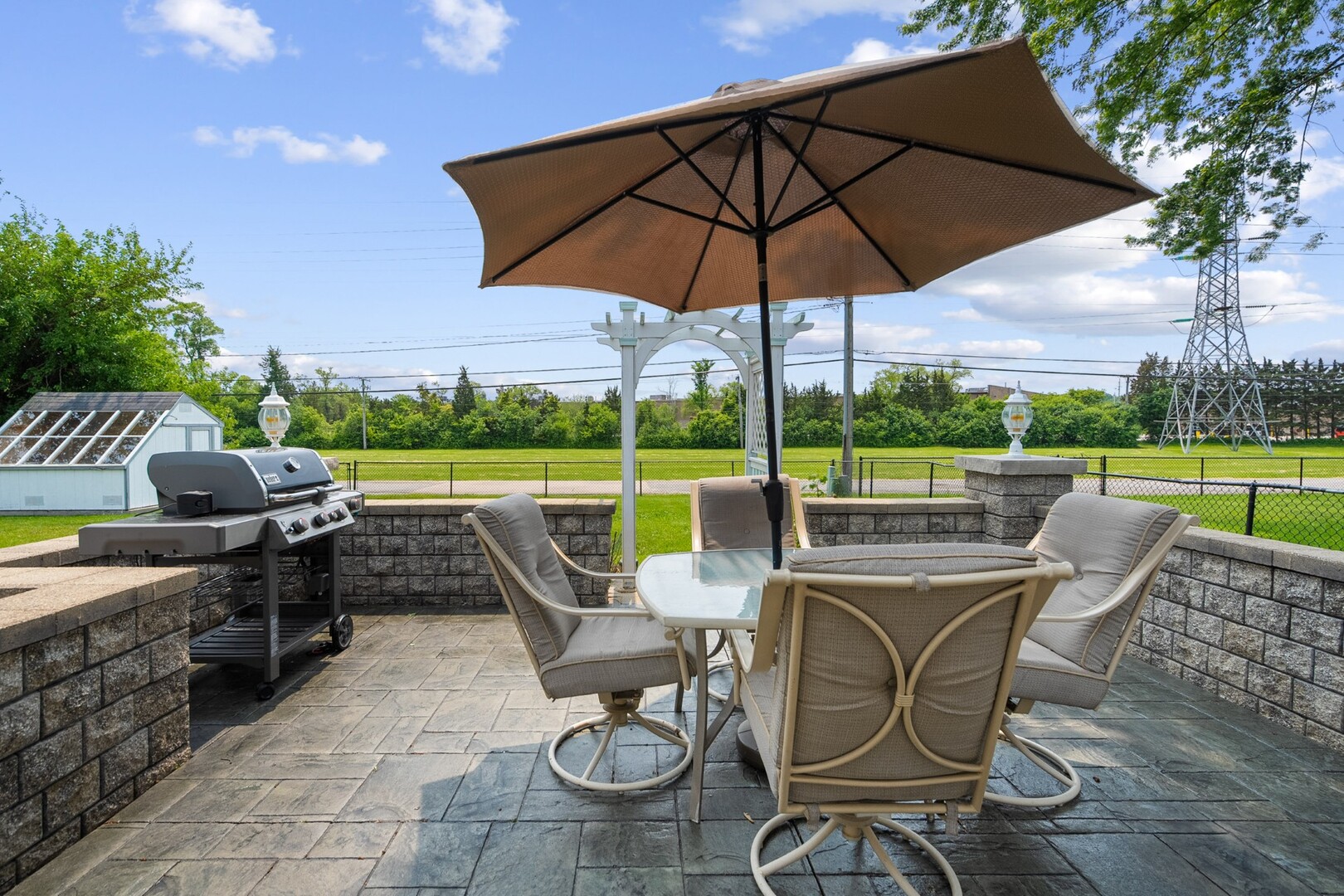 11 E Appletree Lane, Arlington Heights, IL 60004