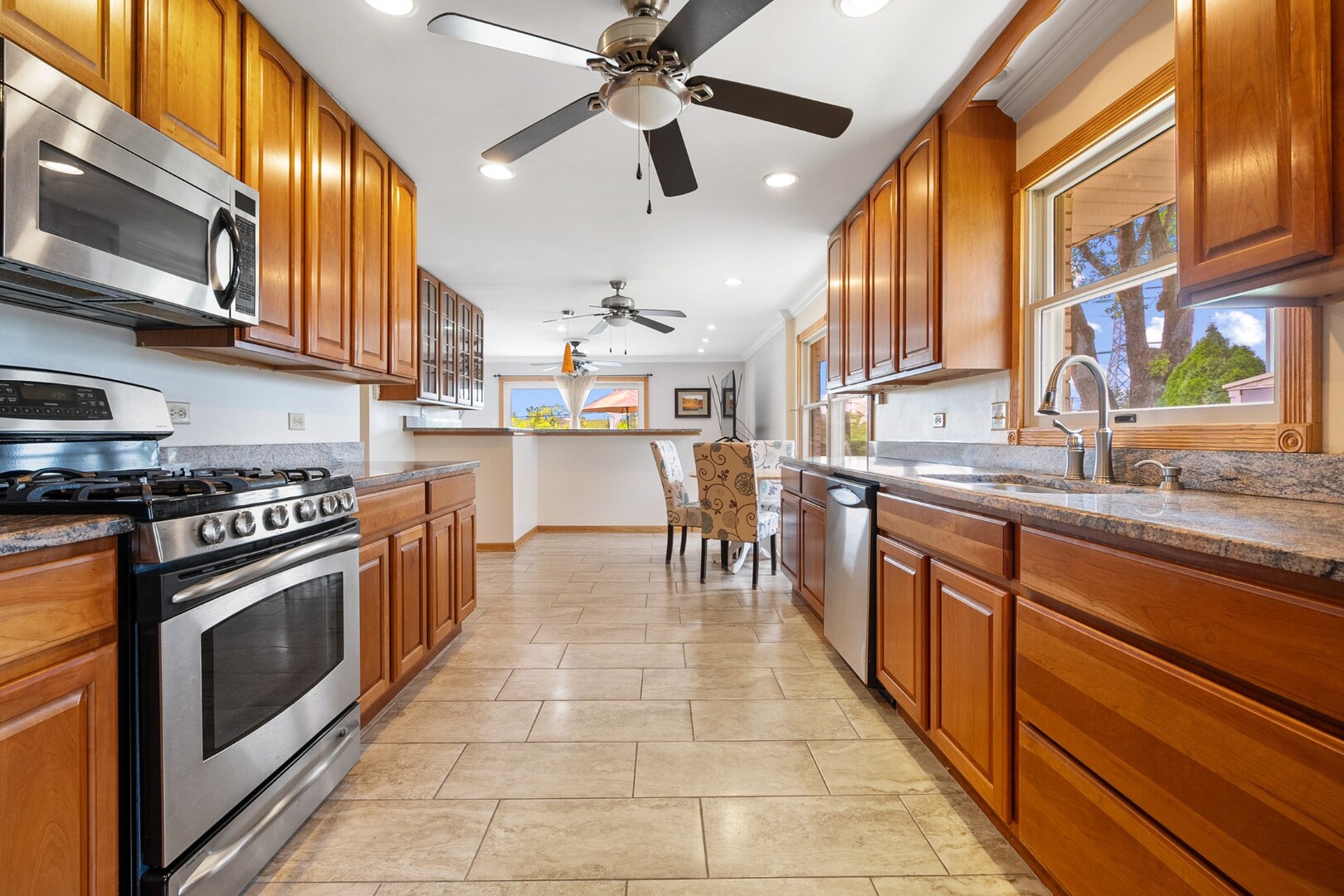 11 E Appletree Lane, Arlington Heights, IL 60004