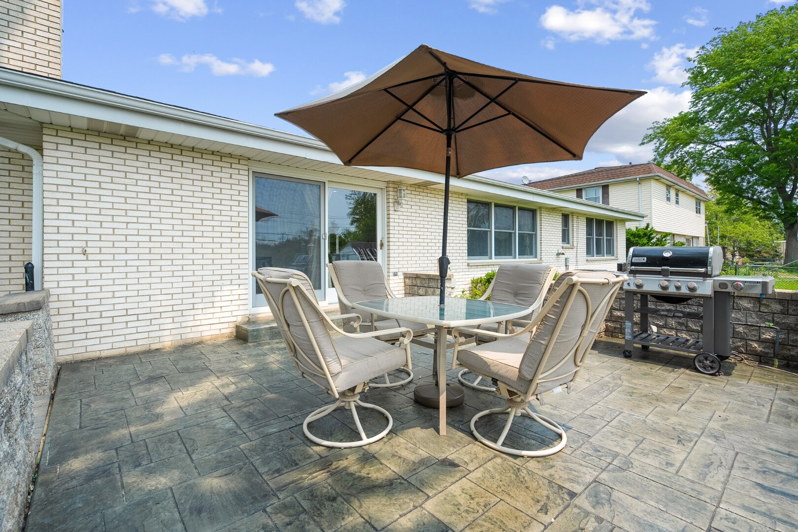 11 E Appletree Lane, Arlington Heights, IL 60004