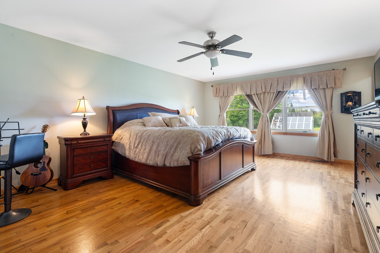 11 E Appletree Lane, Arlington Heights, IL 60004