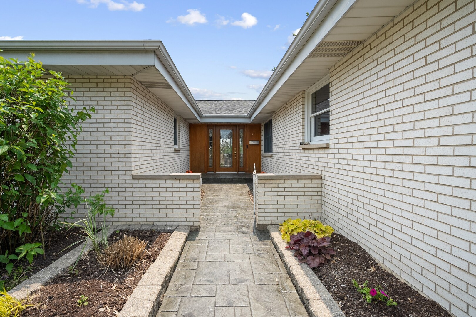 11 E Appletree Lane, Arlington Heights, IL 60004
