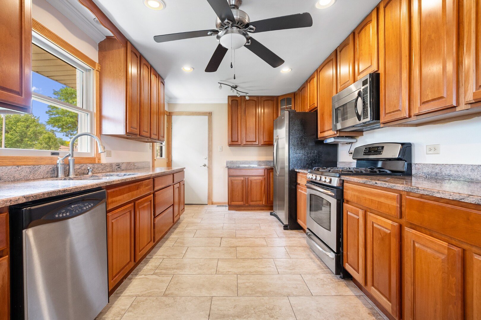11 E Appletree Lane, Arlington Heights, IL 60004