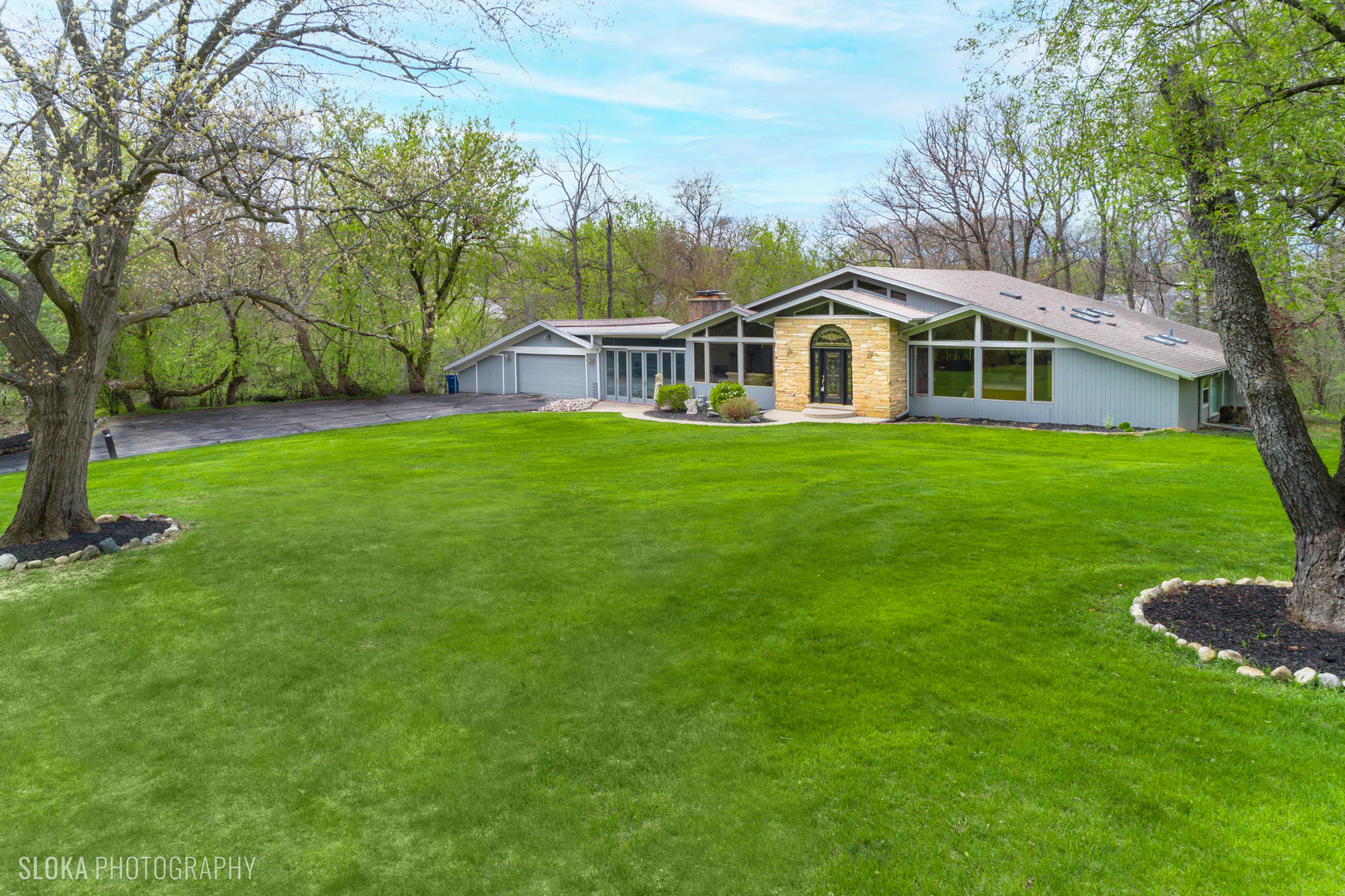 184 A River Road, Lake Barrington, IL 60010