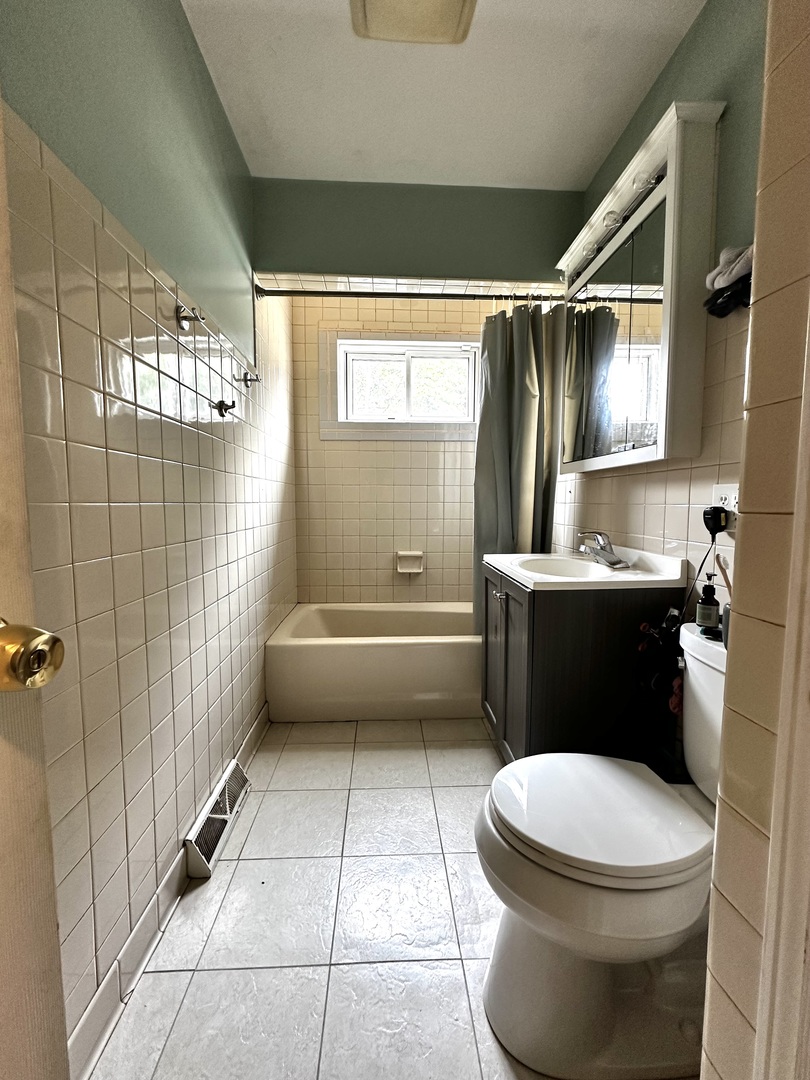 612 N Lincoln Avenue, Villa Park, IL 60181