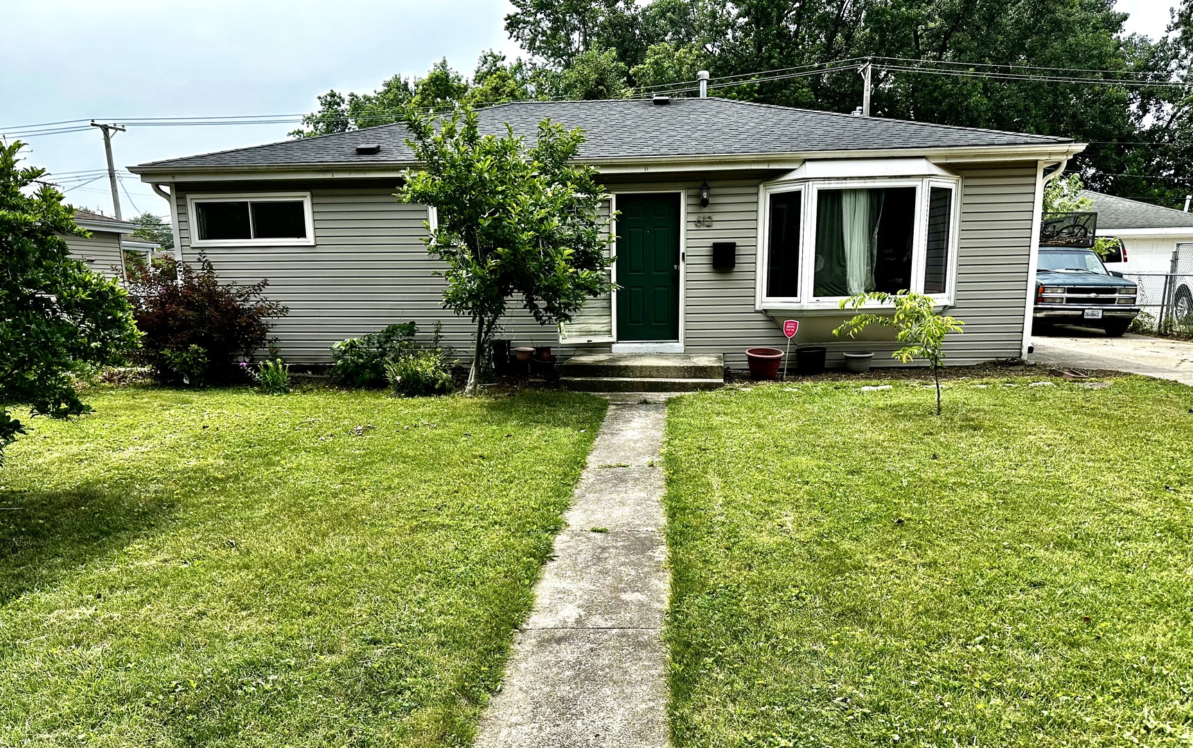 612 N Lincoln Avenue, Villa Park, IL 60181