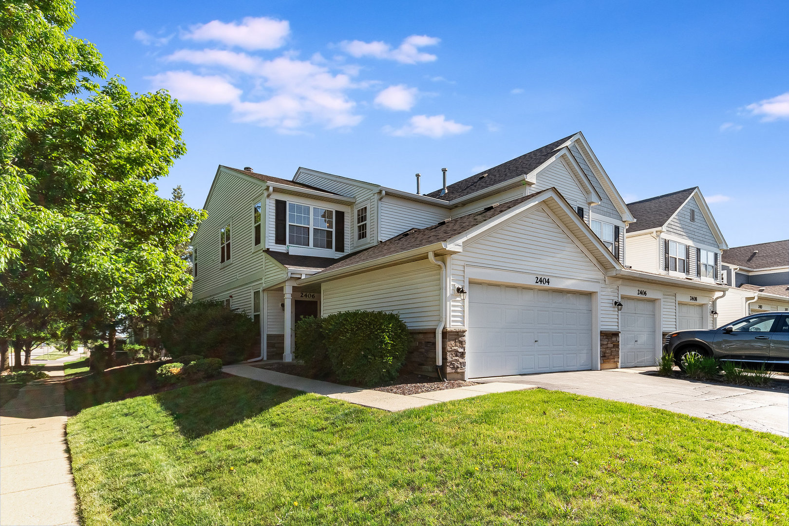 2404 Golf Ridge Circle #2404, Naperville, IL 60563