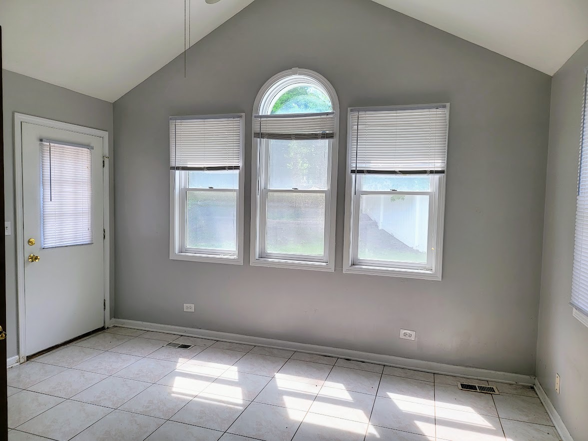 719 Radnor Drive, Roselle, IL 60172