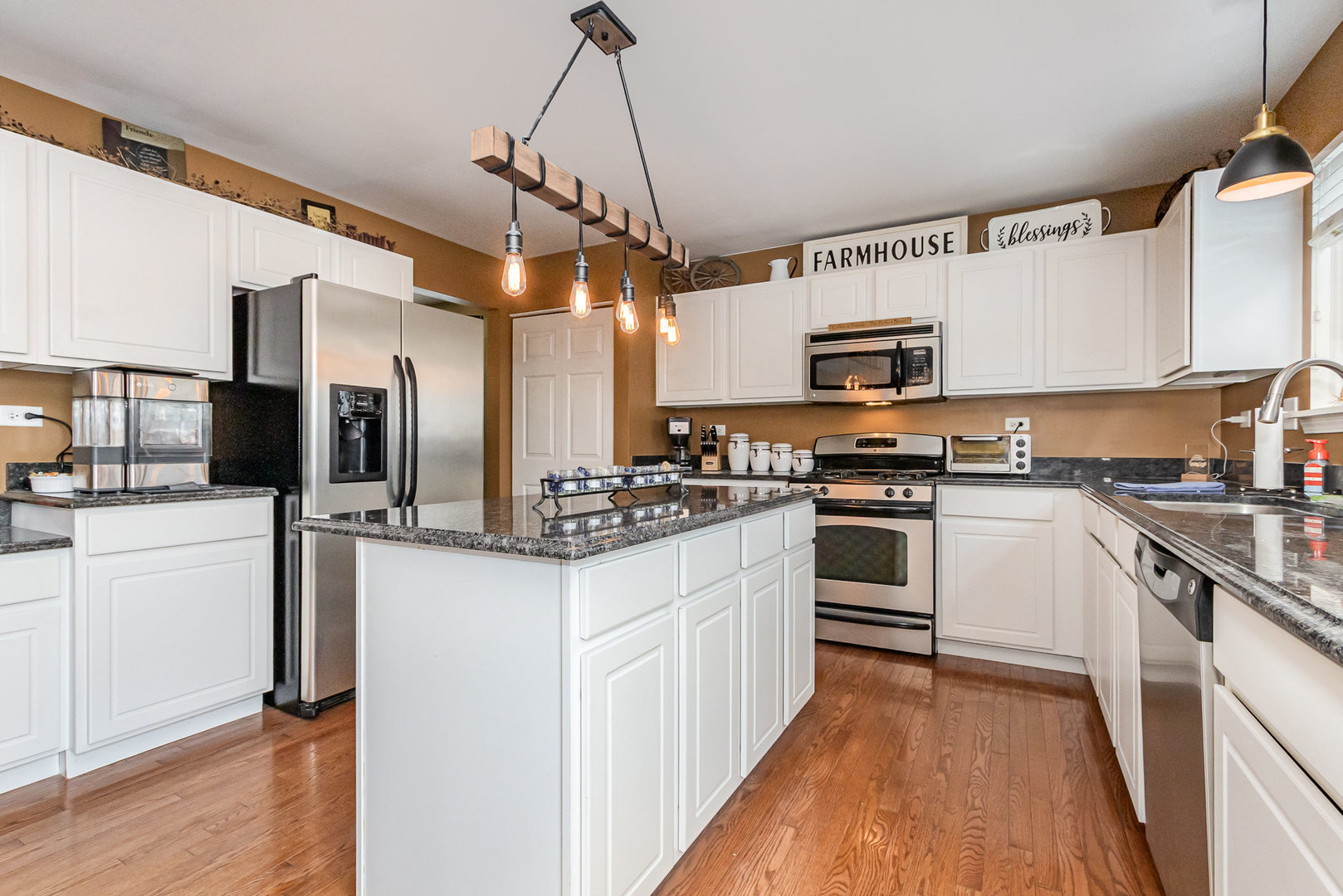 707 Winterberry Drive, Joliet, IL 60431