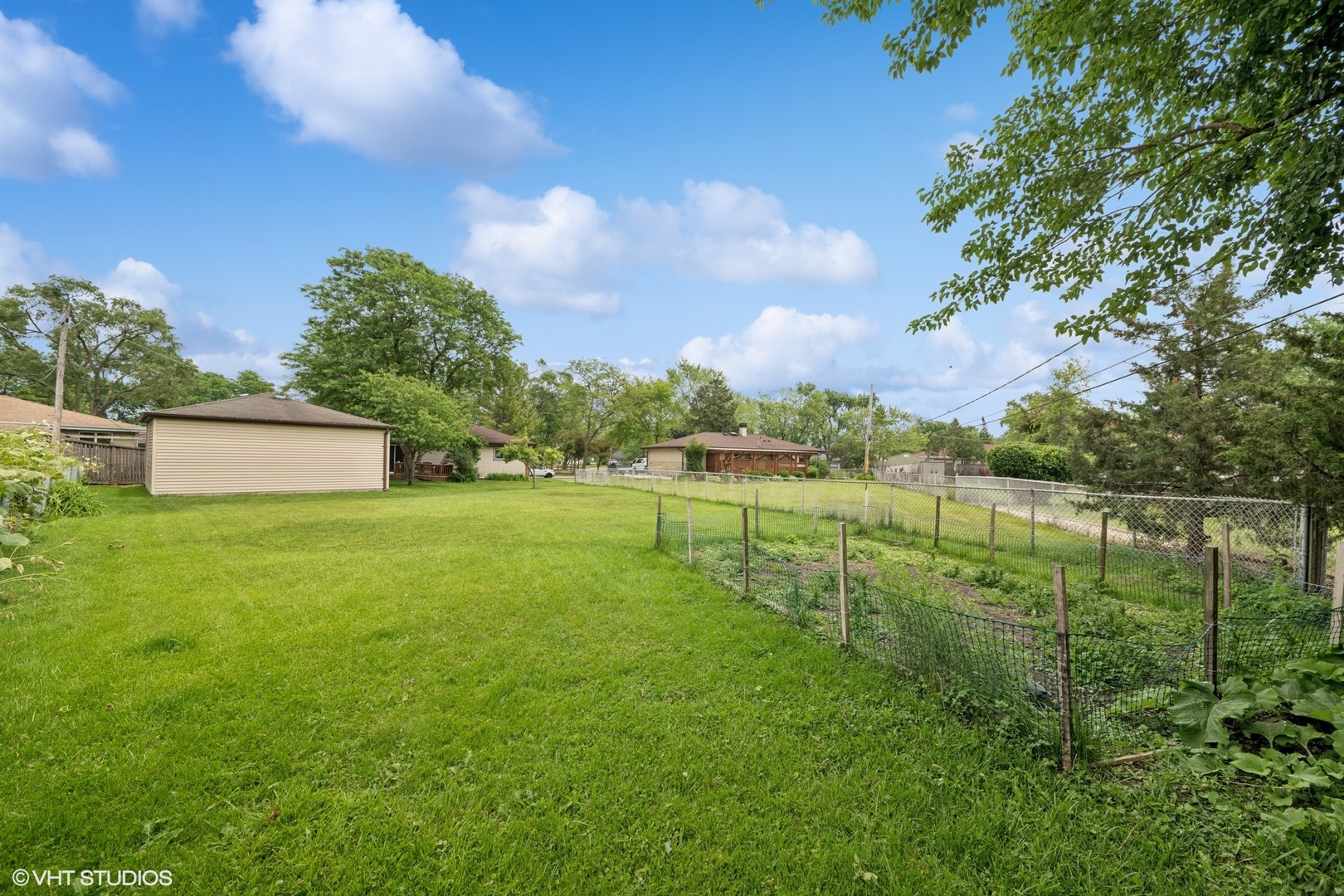 320 PLEASANT Street, Hoffman Estates, IL 60169