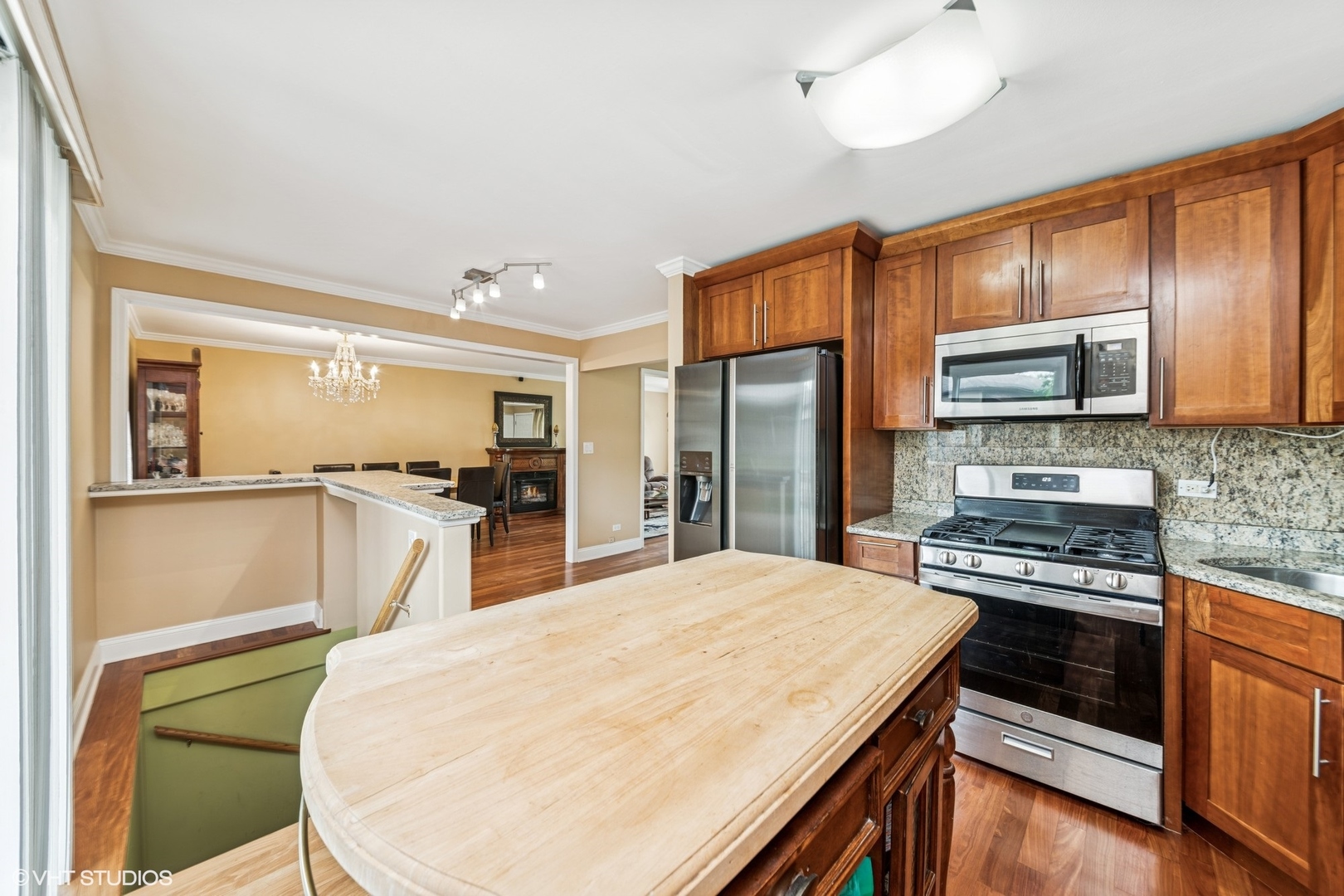 320 PLEASANT Street, Hoffman Estates, IL 60169