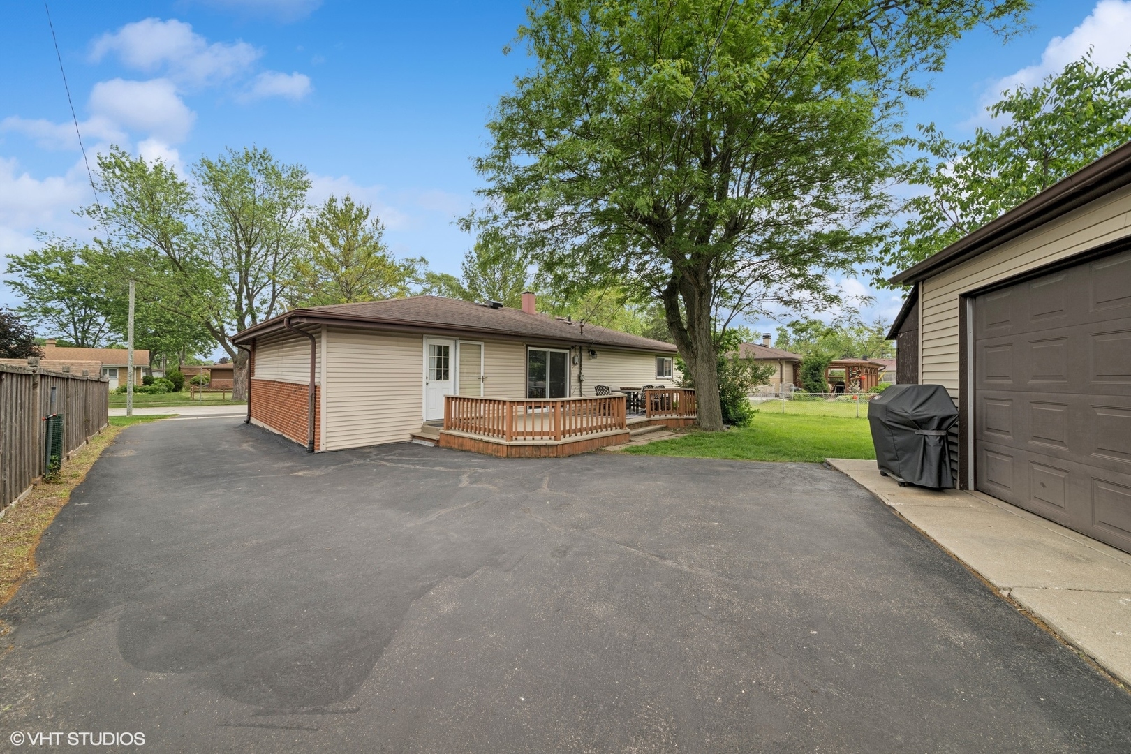 320 PLEASANT Street, Hoffman Estates, IL 60169